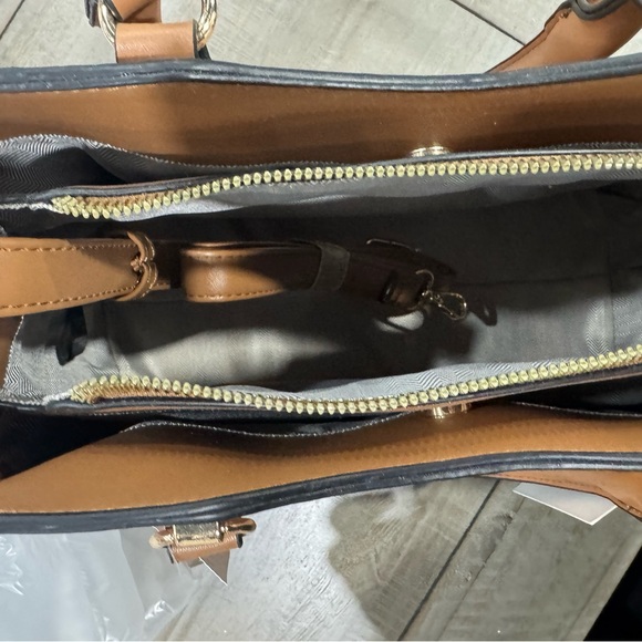 Elegant Multi-Color Tote - Picture 10 of 12